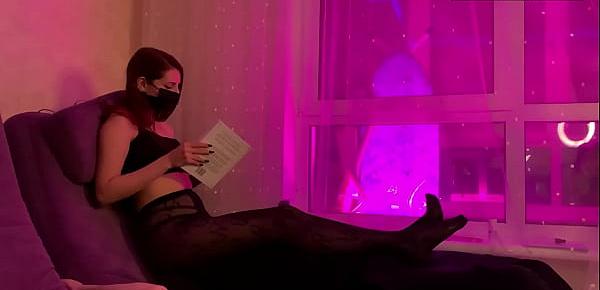  Mistress Sofi in Nylon Tights Full-Weight Facesitting While Reading a Book - This is An Absolute Ignorant Femdom
